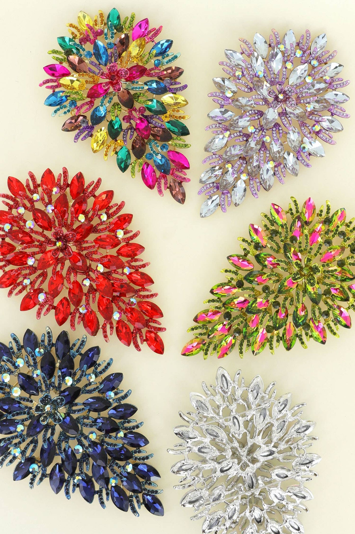 CLASSY LEAF BROOCH